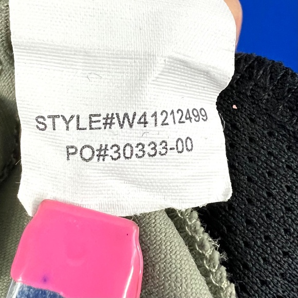 Like New |•PRANA•| Tan Knee Length Articulated Active Pants Size 6 - Picture 13 of 16